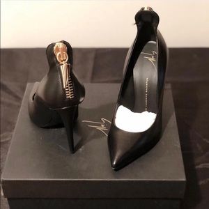 Giuseppe Black Pump